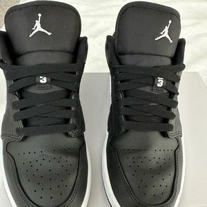 Nike Women’s Air Jordan 1 low